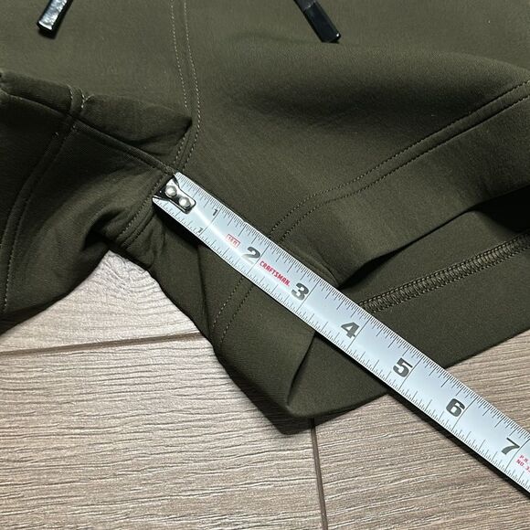 Lululemon In-Form‎ Medium Rise 3.5” Short Dark Olive Luxtreme Casual Shorts 4 - Picture 8 of 9